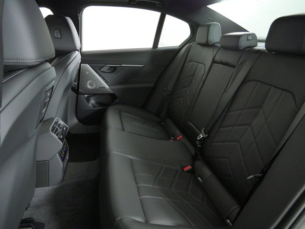 New 2027 Oxide Grey Metallic BMW 540i xDrive image 31