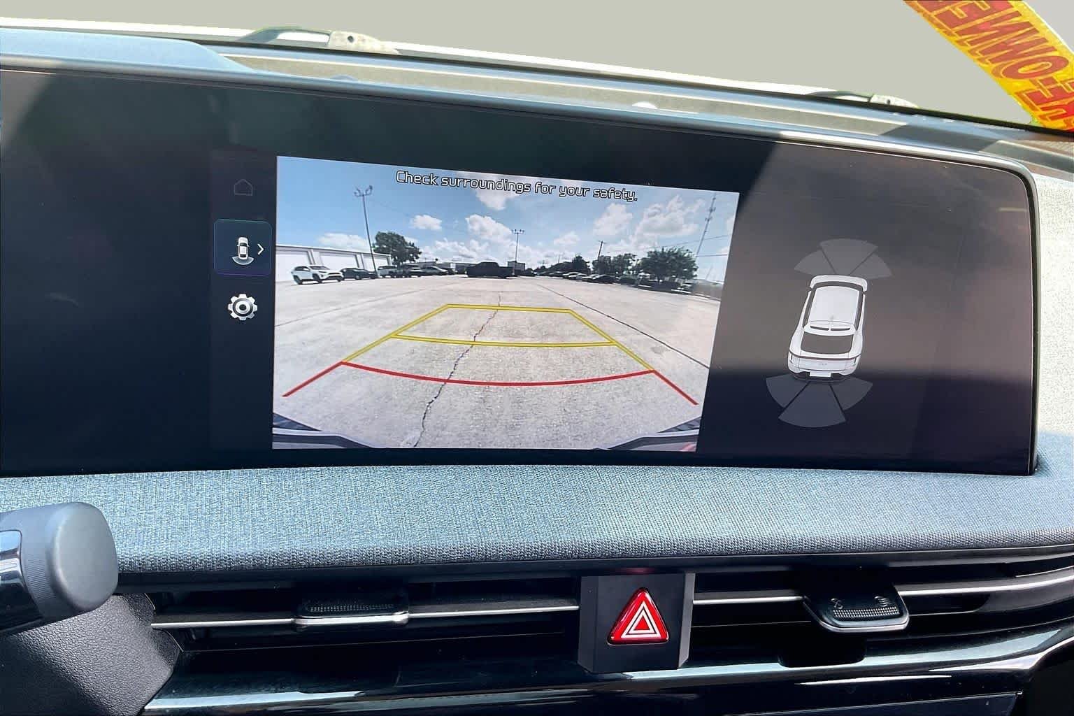 Used 2022 Snow White Pearl Kia Wind image 24