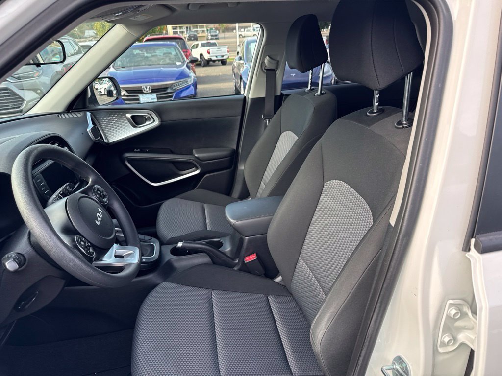 Used 2022 Snow White Pearl Kia LX image 4