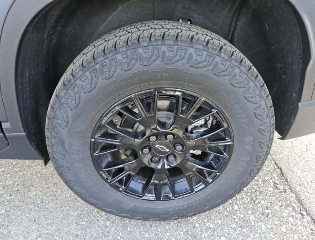 Used 2026 Mosaic Black Metallic Chevrolet Z71 image 6