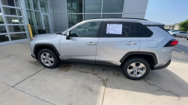 2024 Toyota RAV4 XLE - Photo 7