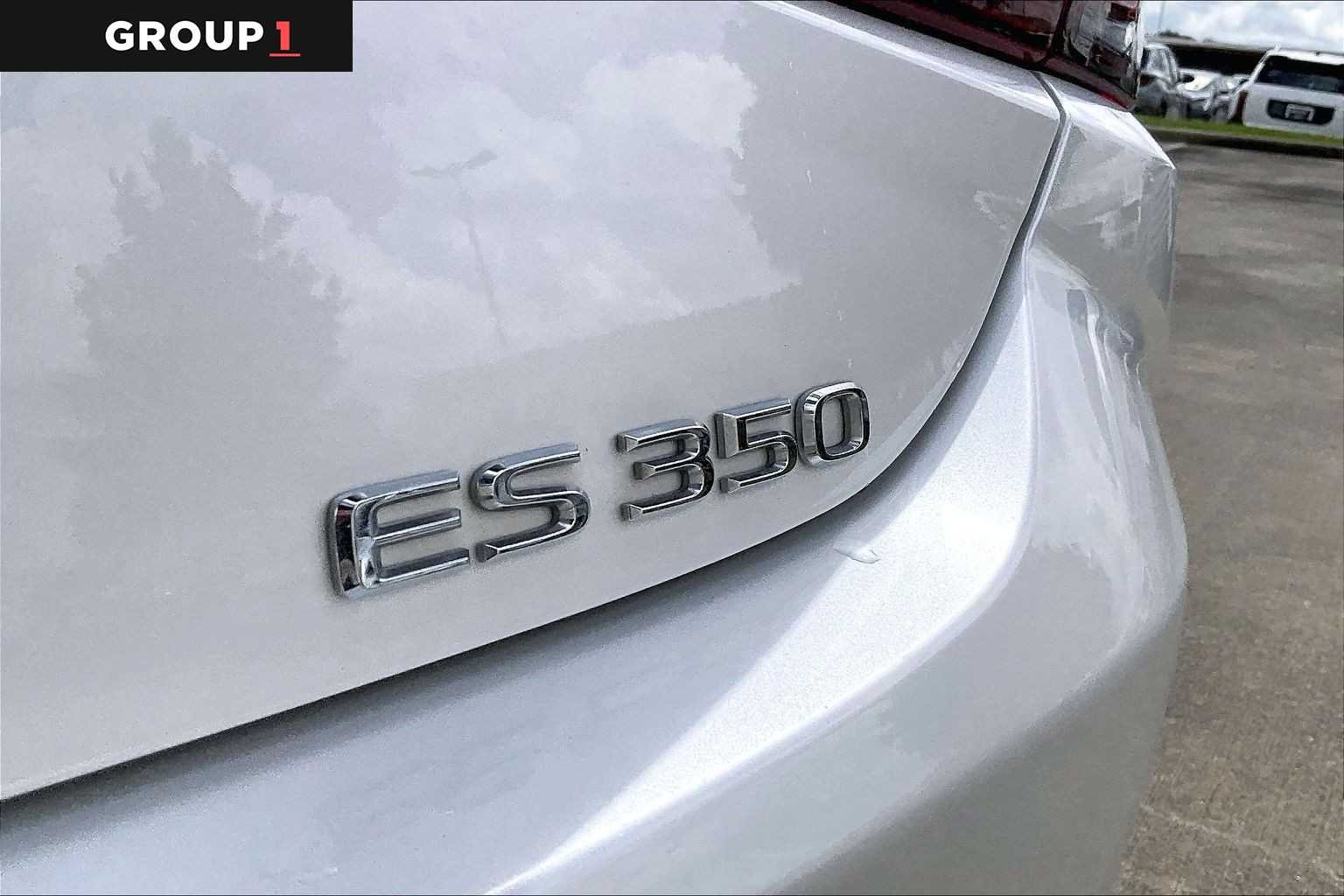 Used 2024 Eminent White Pearl Lexus  image 28