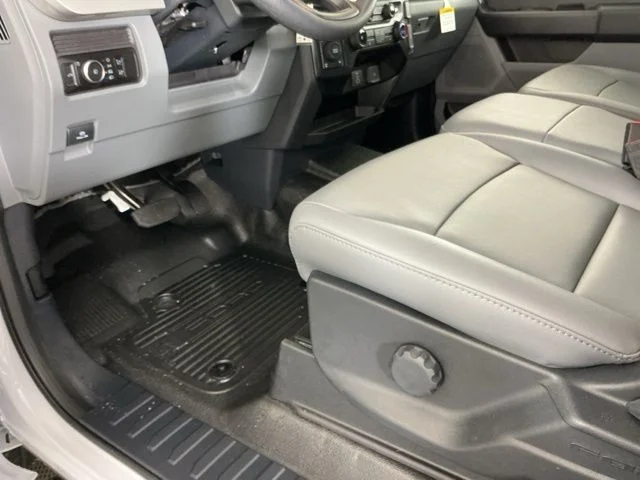 New 2026 Oxford White Ford XL image 14