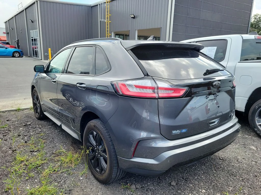 Used 2024 Gray Ford SE image 5