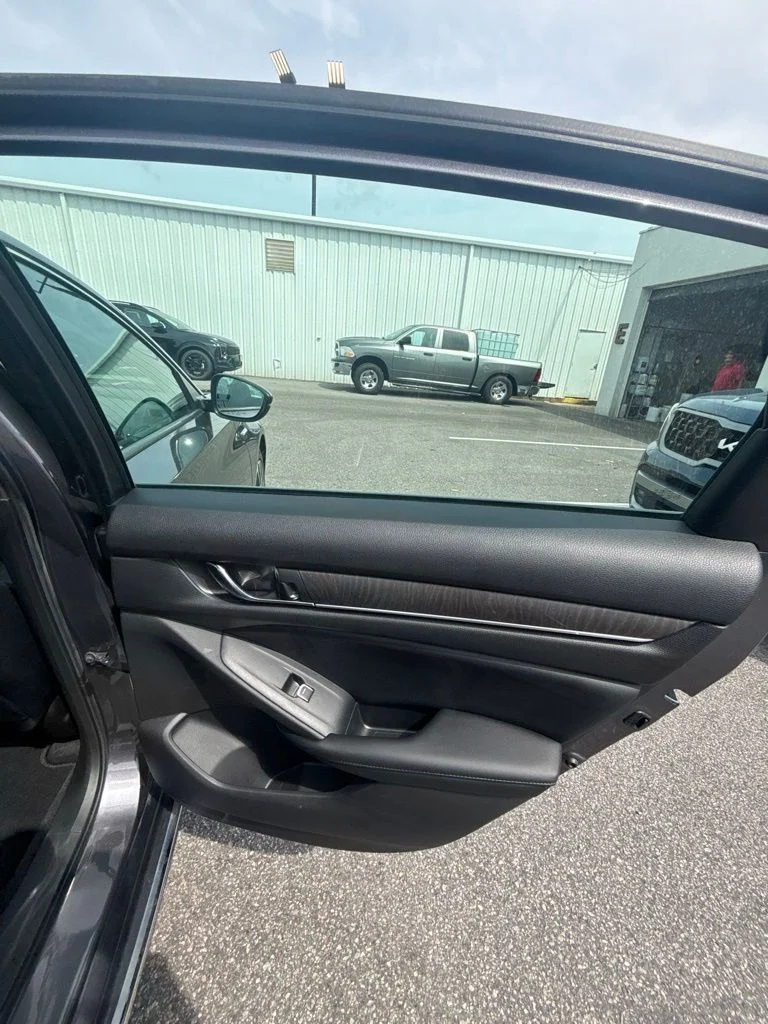 Used 2021 White Honda EX-L image 20