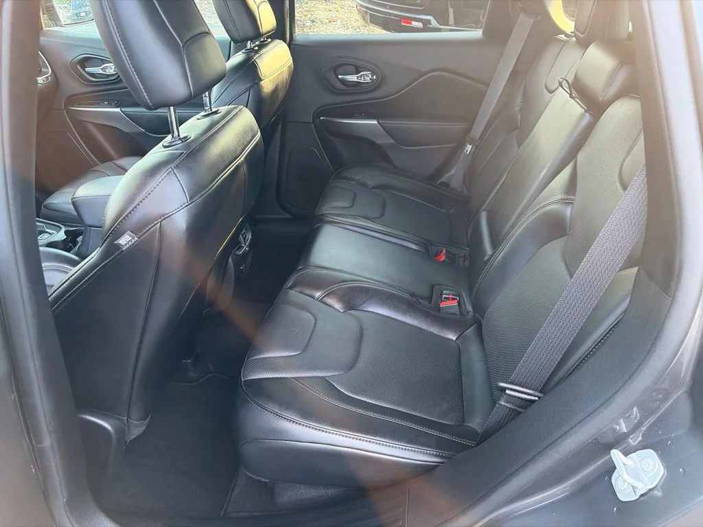 Certified Used 2022 Gray Jeep Latitude Lux image 14