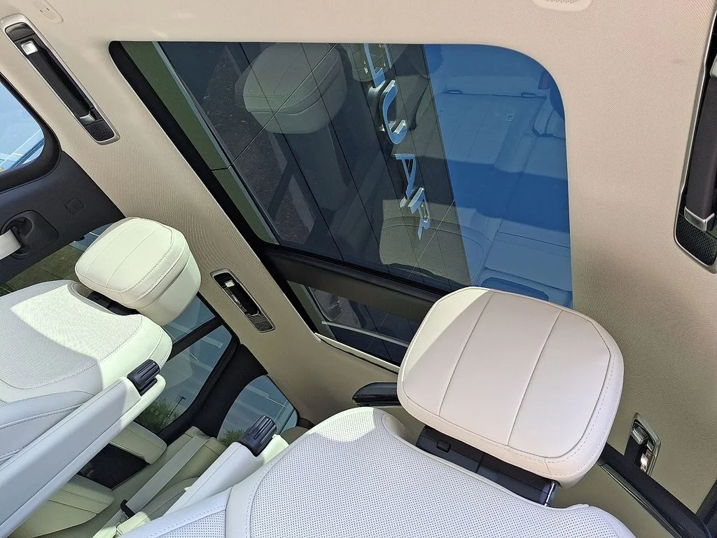 New 2026 Varesine Blue Land Rover SE image 10