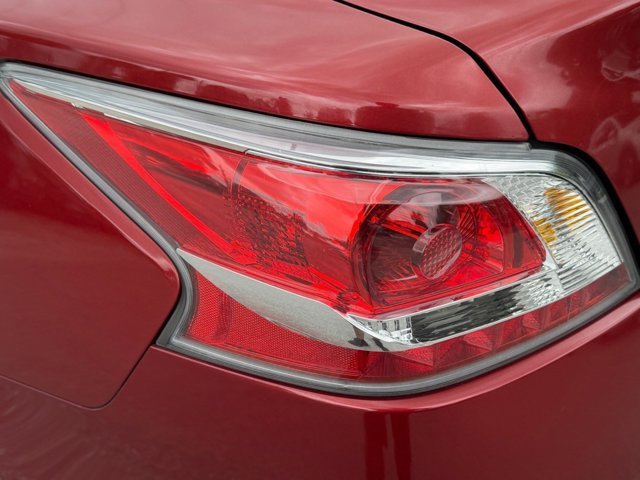 Used 2015 Red Nissan 2.5 S image 43