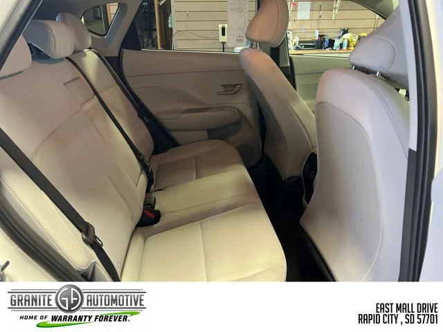 Used 2025 White Hyundai SEL image 35