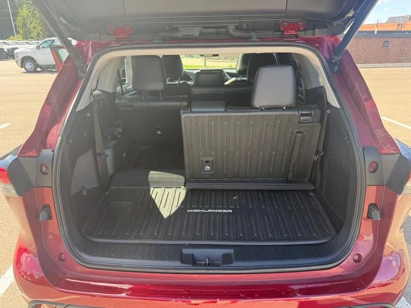 Used 2022 Red Toyota XLE image 8