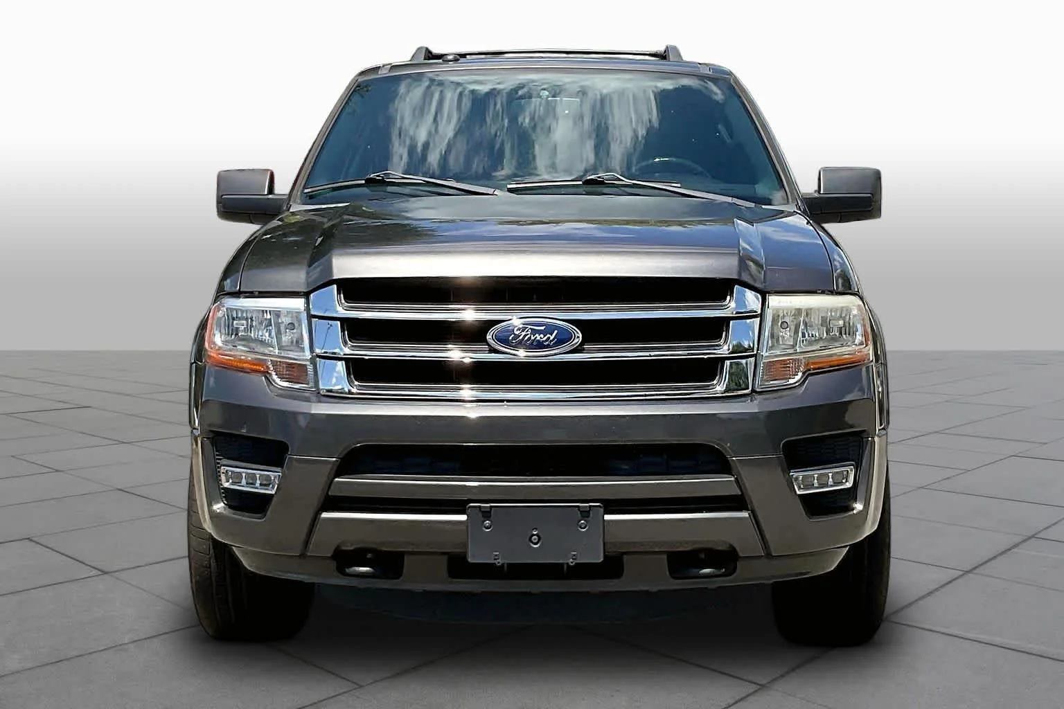 Used 2017 Magnetic Ford XLT image 4
