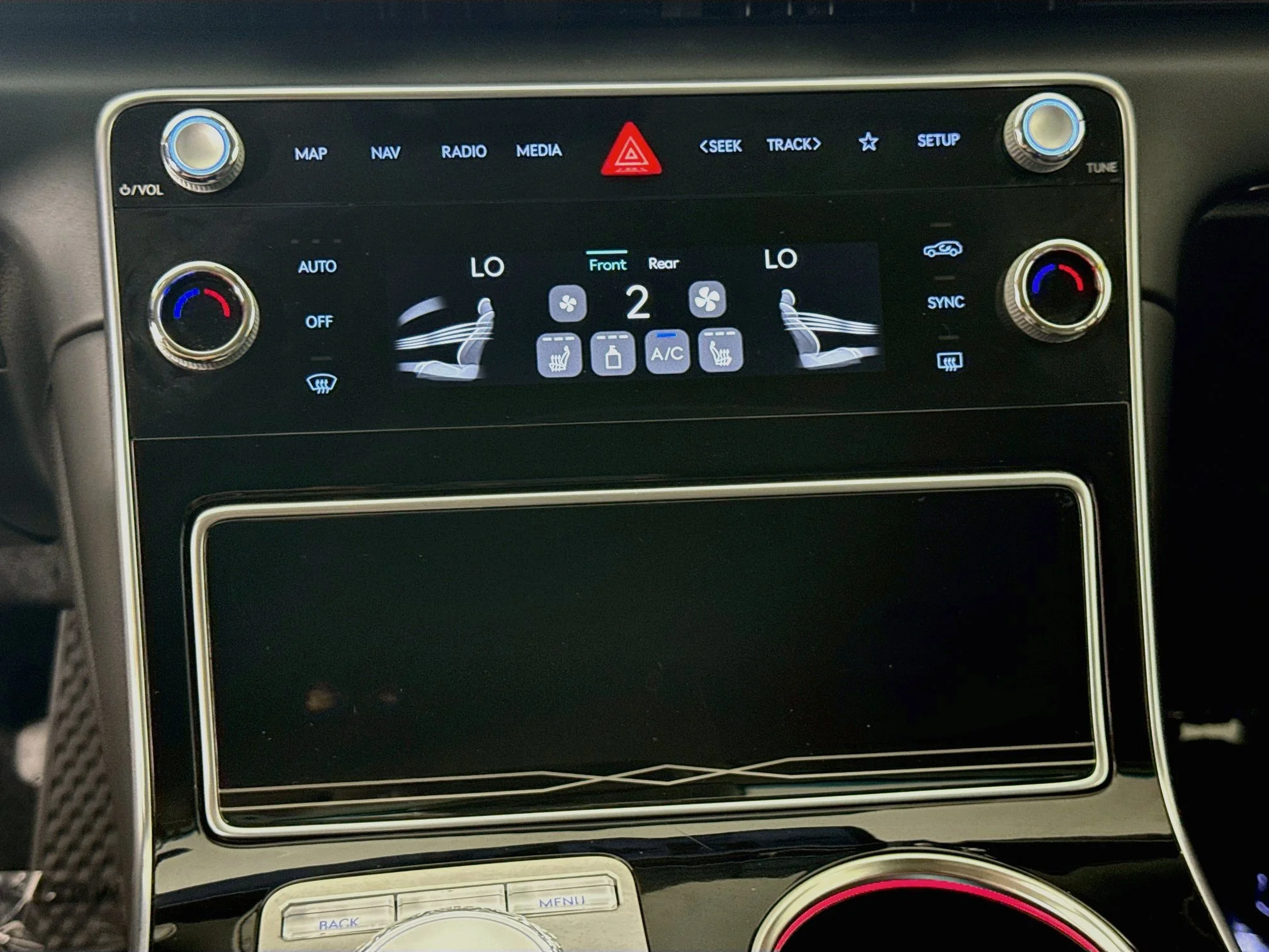 Used 2025 White Genesis 2.5T Standard image 18