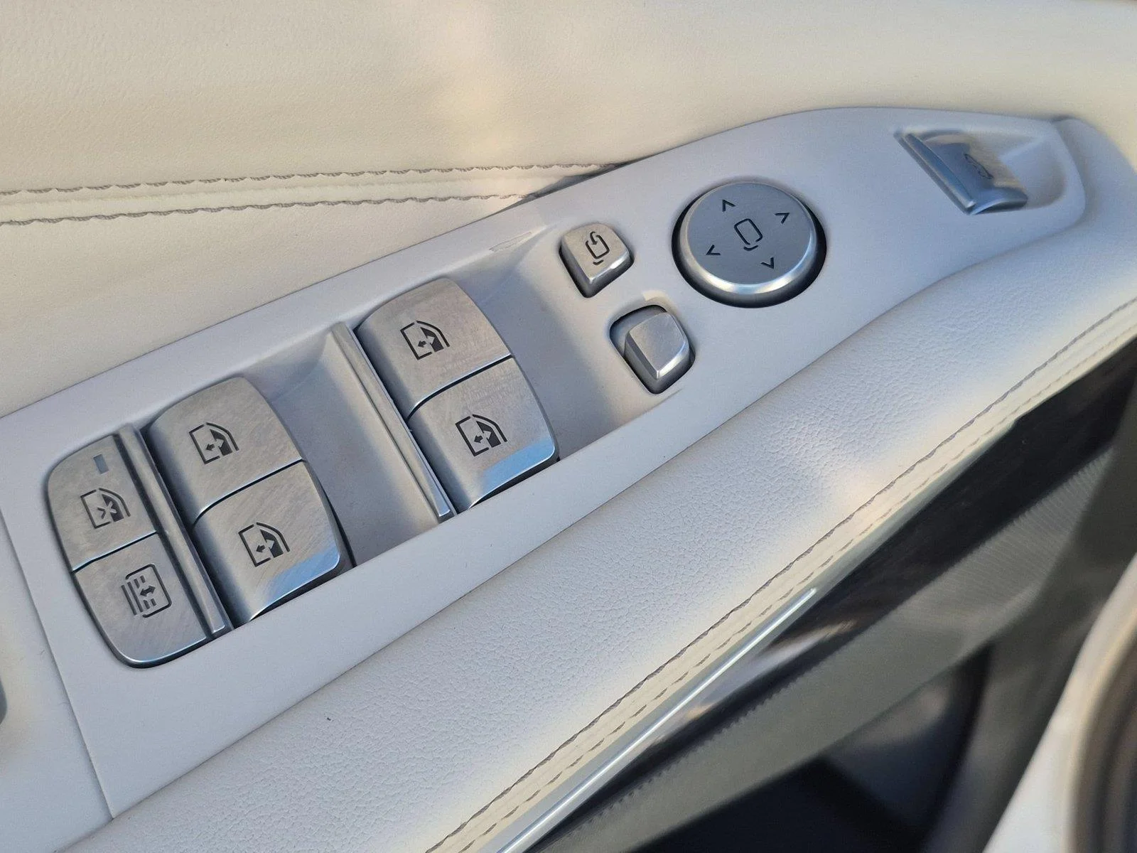 Used 2021 Mineral White Metallic BMW M50i image 15