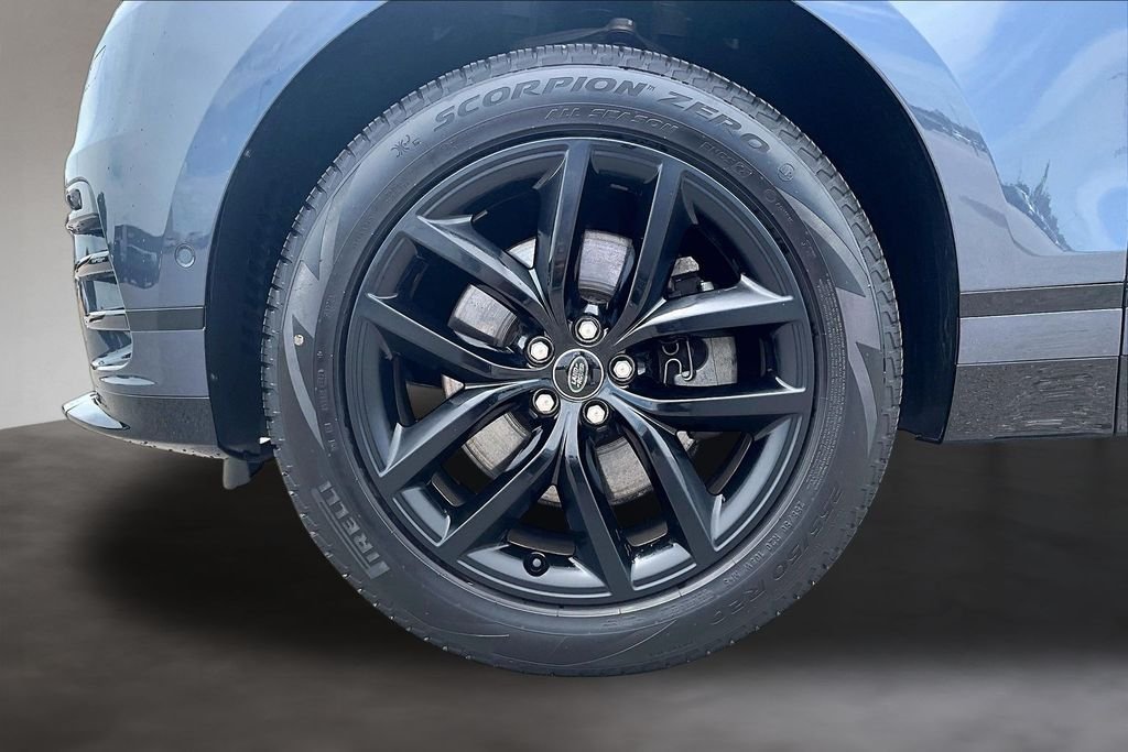 Certified Used 2025 Varesine Blue Metallic Land Rover Dynamic SE image 8