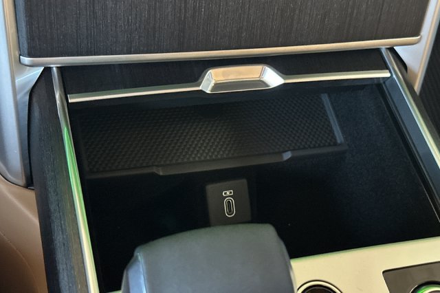 New 2027 Belgravia Green Land Rover SE image 19