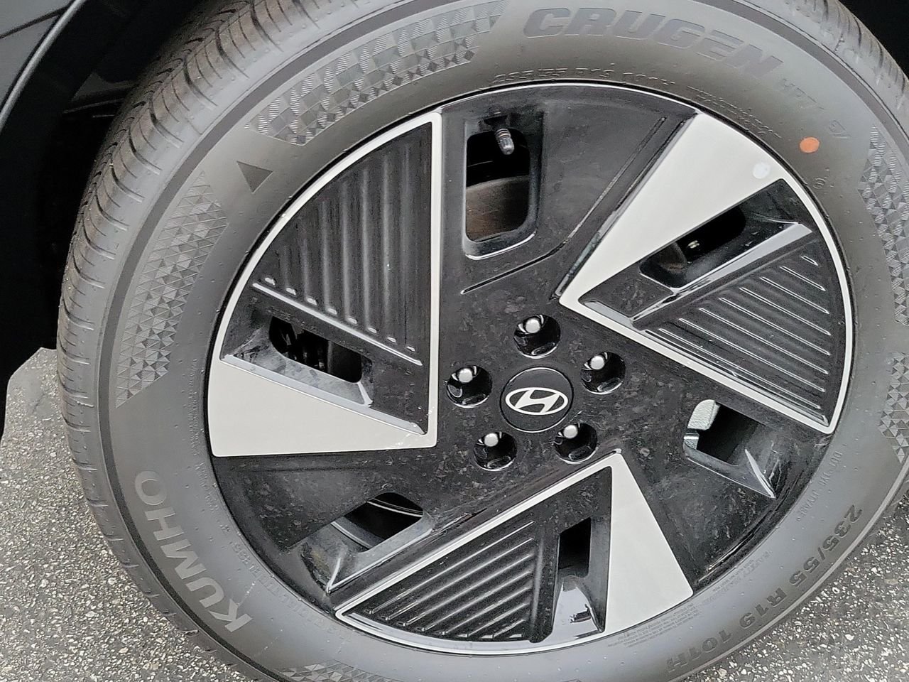 New 2027 Abyss Black Hyundai SEL image 3