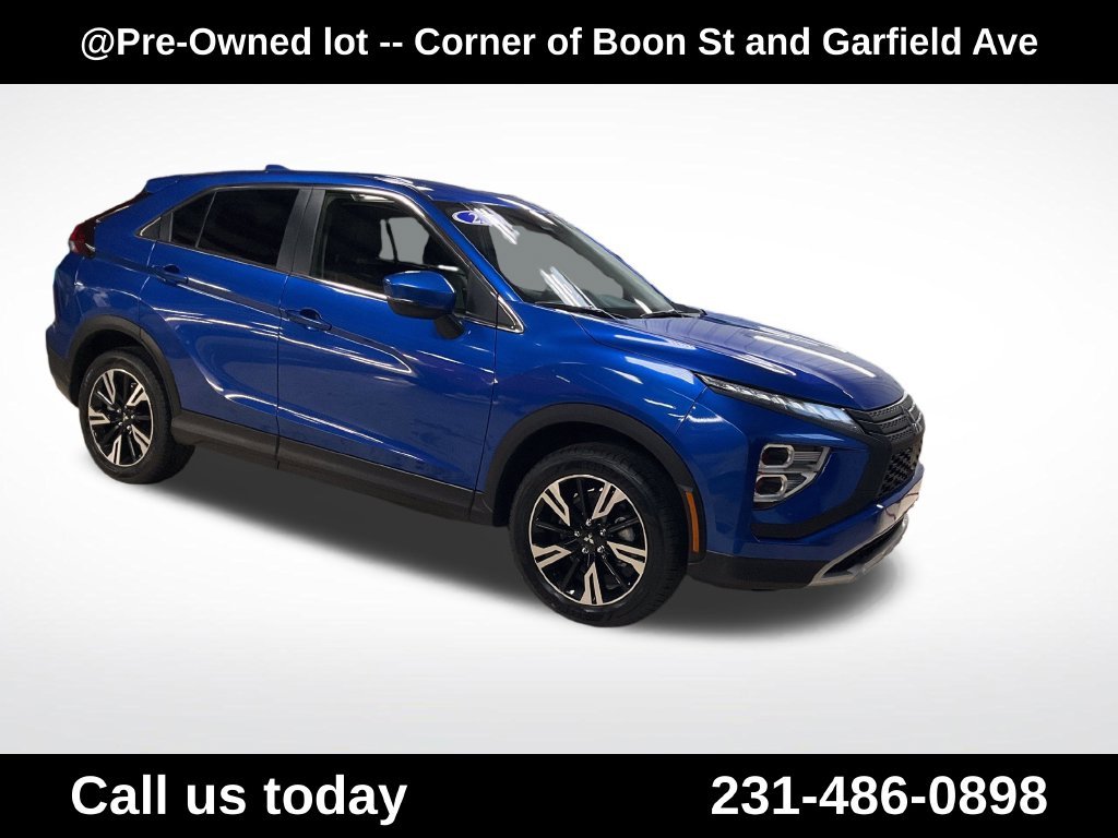 Used 2025 Blue Mitsubishi SE image 9