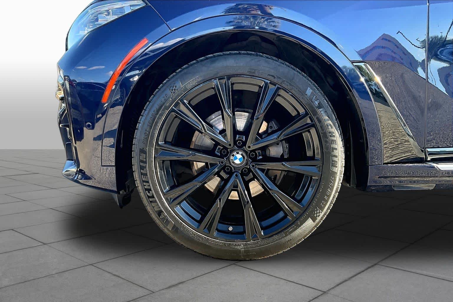 Used 2021 Tanzanite Blue II Metallic BMW xDrive40i image 10