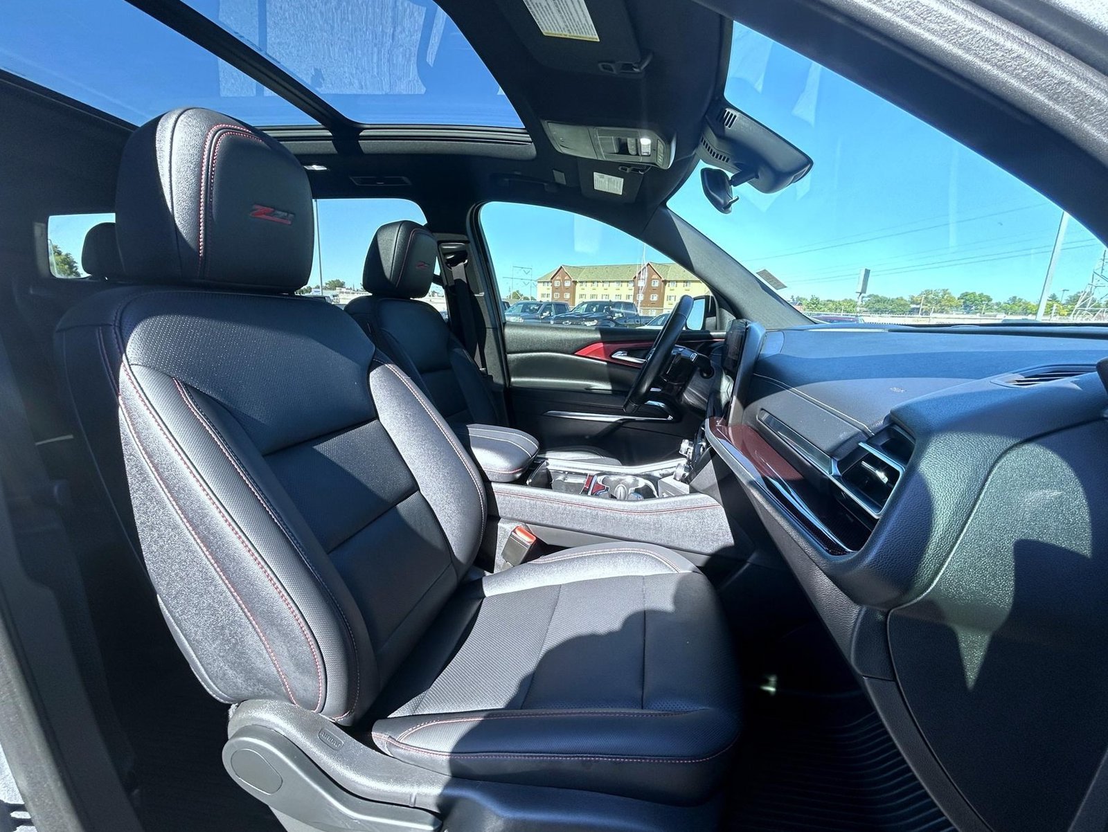2025 Chevrolet Traverse Z71 - Photo 17