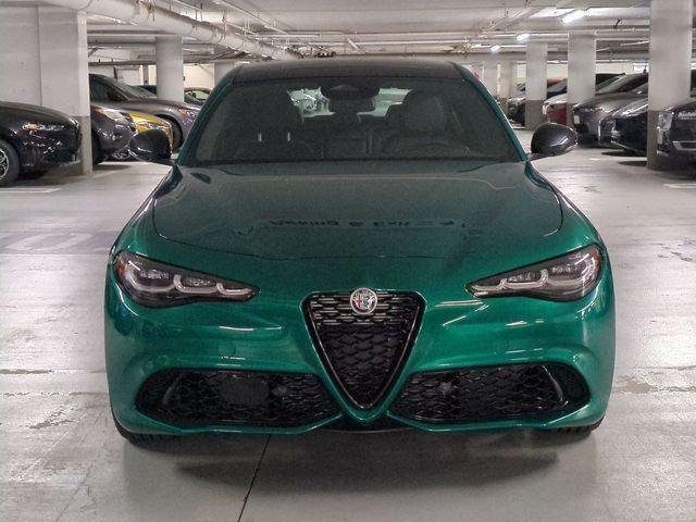 New 2026 Verde (Green) Fangio MetallicExterior Paint Alfa Romeo  image 2