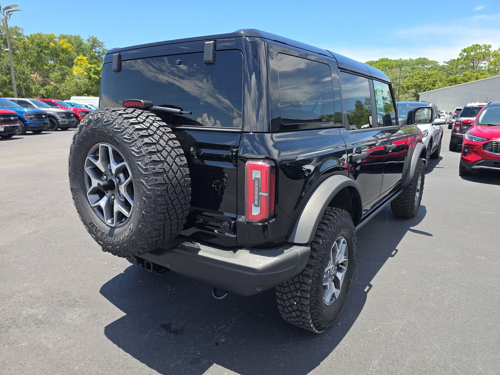 New 2025 Shadow Black Ford Badlands image 4