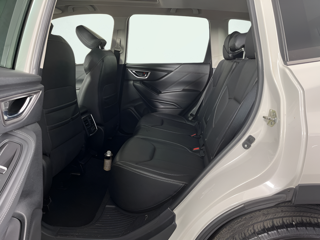 Used 2020 Crystal White Pearl Subaru Limited image 12