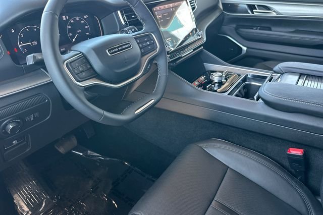 New 2026 Baltic-Gray Metallic Clear-Coat Exterior Paint Jeep Limited Reserve image 9