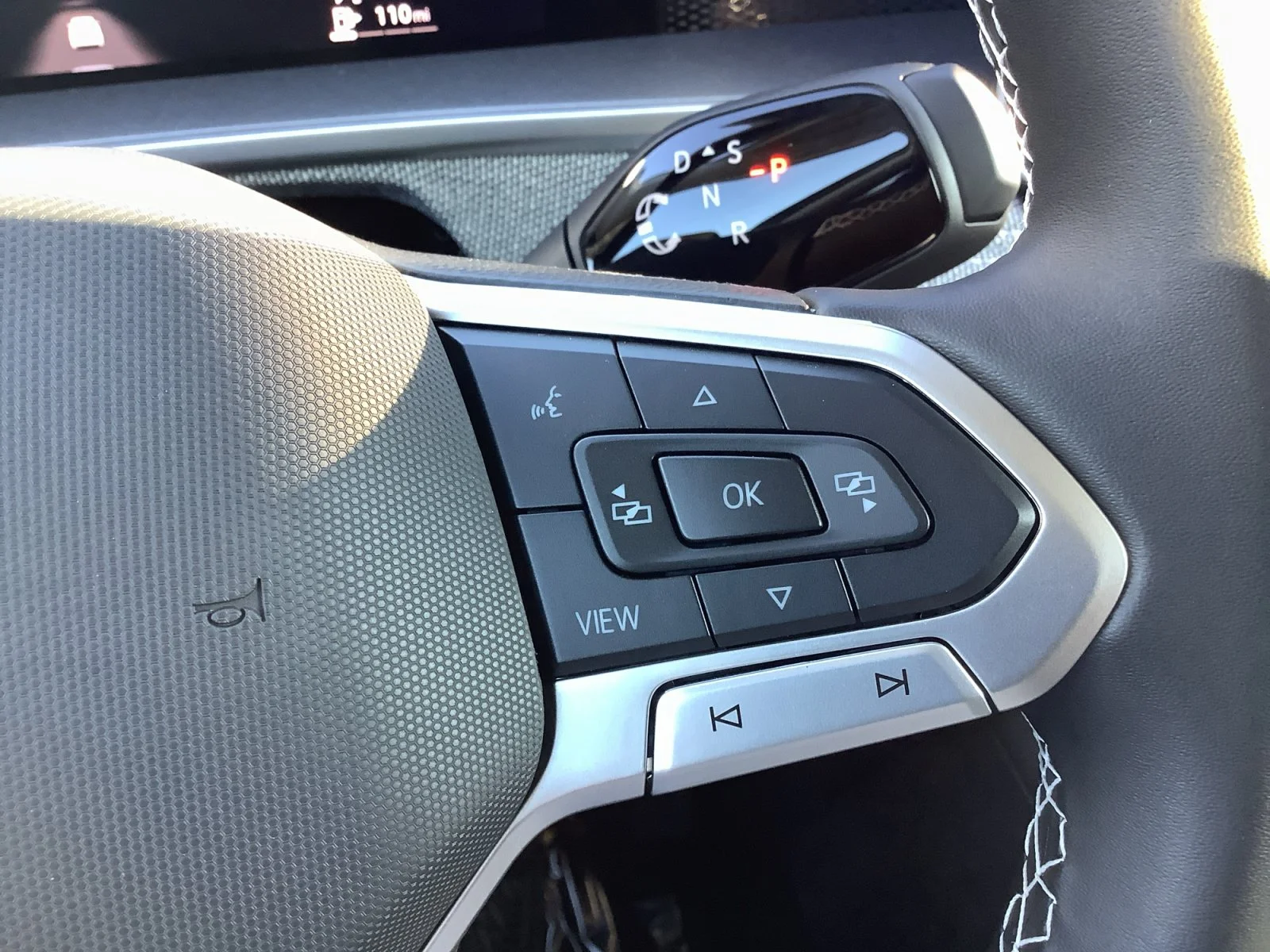 New 2026 DEEP BLACK PEAR Volkswagen S image 25