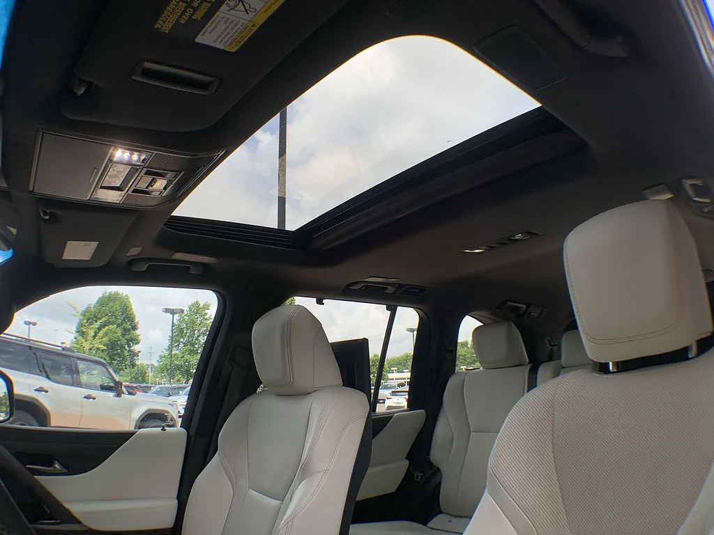 Used 2023 CAVIAR/PEPPER Lexus 600 Luxury image 22