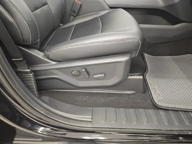 New 2026 Agate Black Metallic Ford XLT image 14