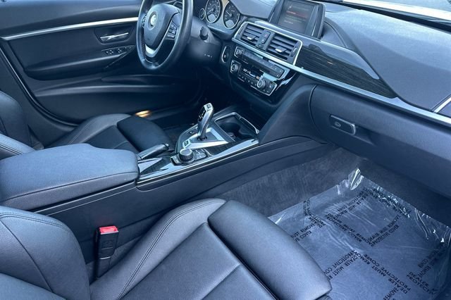 2018 BMW 3 Series 330e - Photo 17