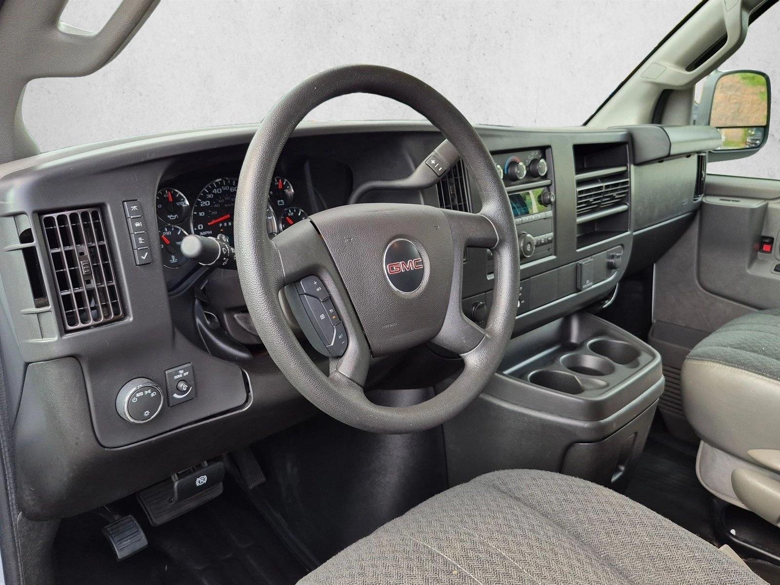 Used 2025 Summit White GMC  image 11