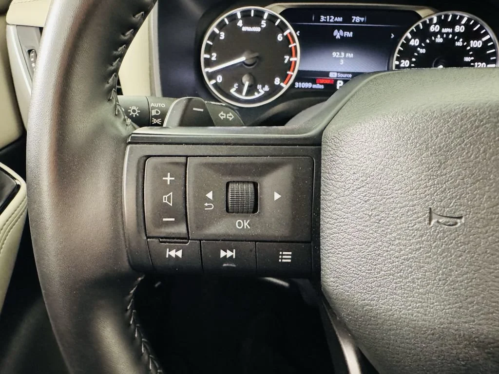 2025 Nissan Rogue SV - Photo 16
