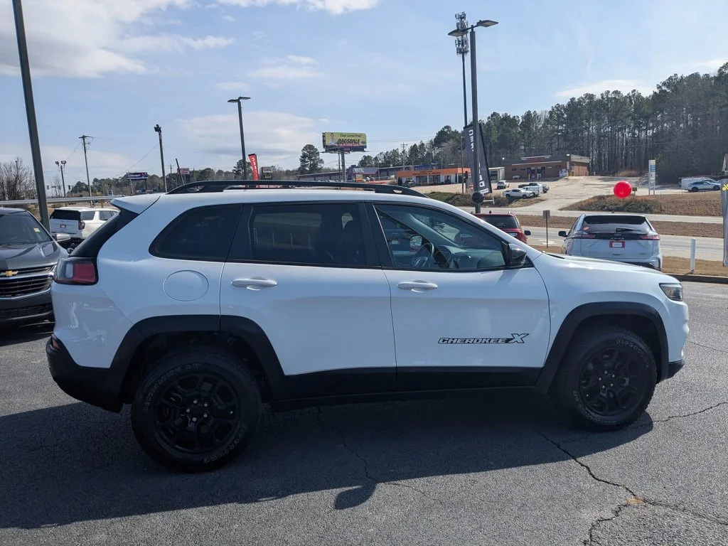 Used 2022 Bright White Clearcoat Jeep X image 4