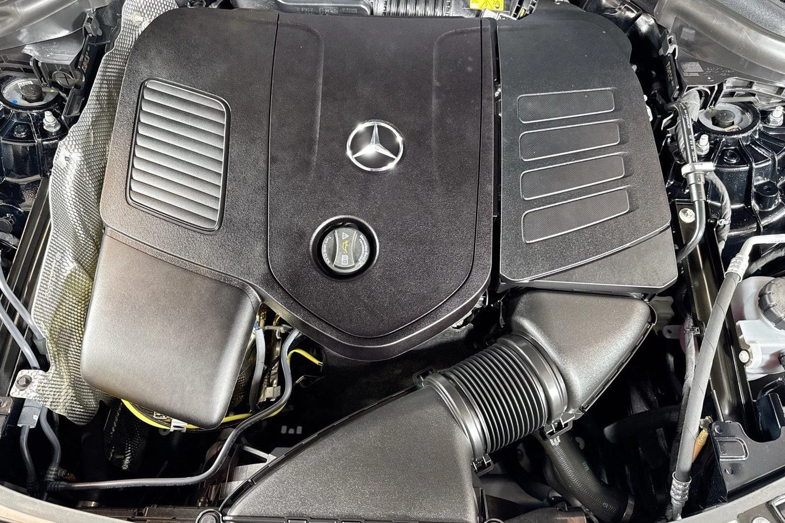 Used 2025 Black Mercedes-Benz GLC 300 image 29