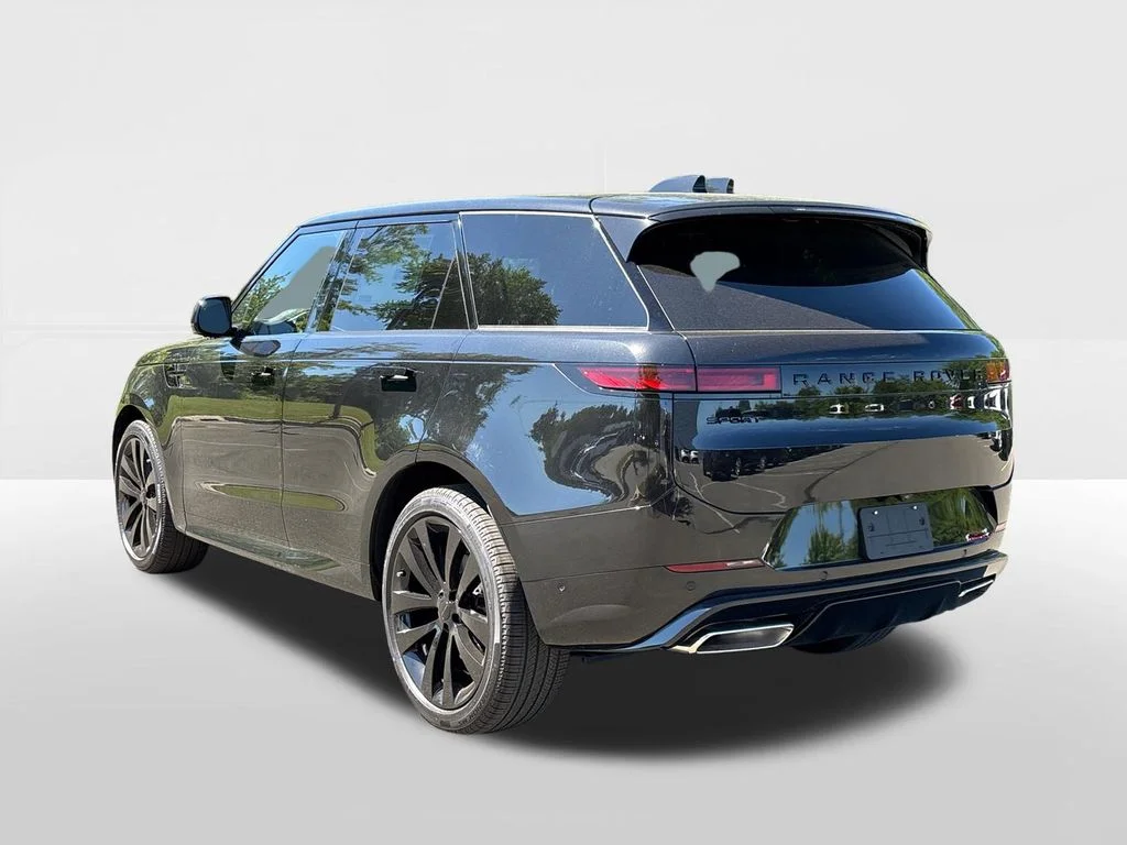 New 2026 Santorini Black LAND ROVER Dynamic SE image 2