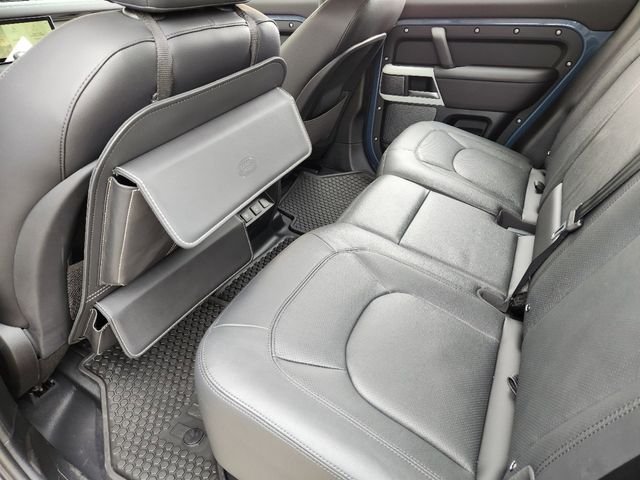 2024 Land Rover Defender thumbnail 30