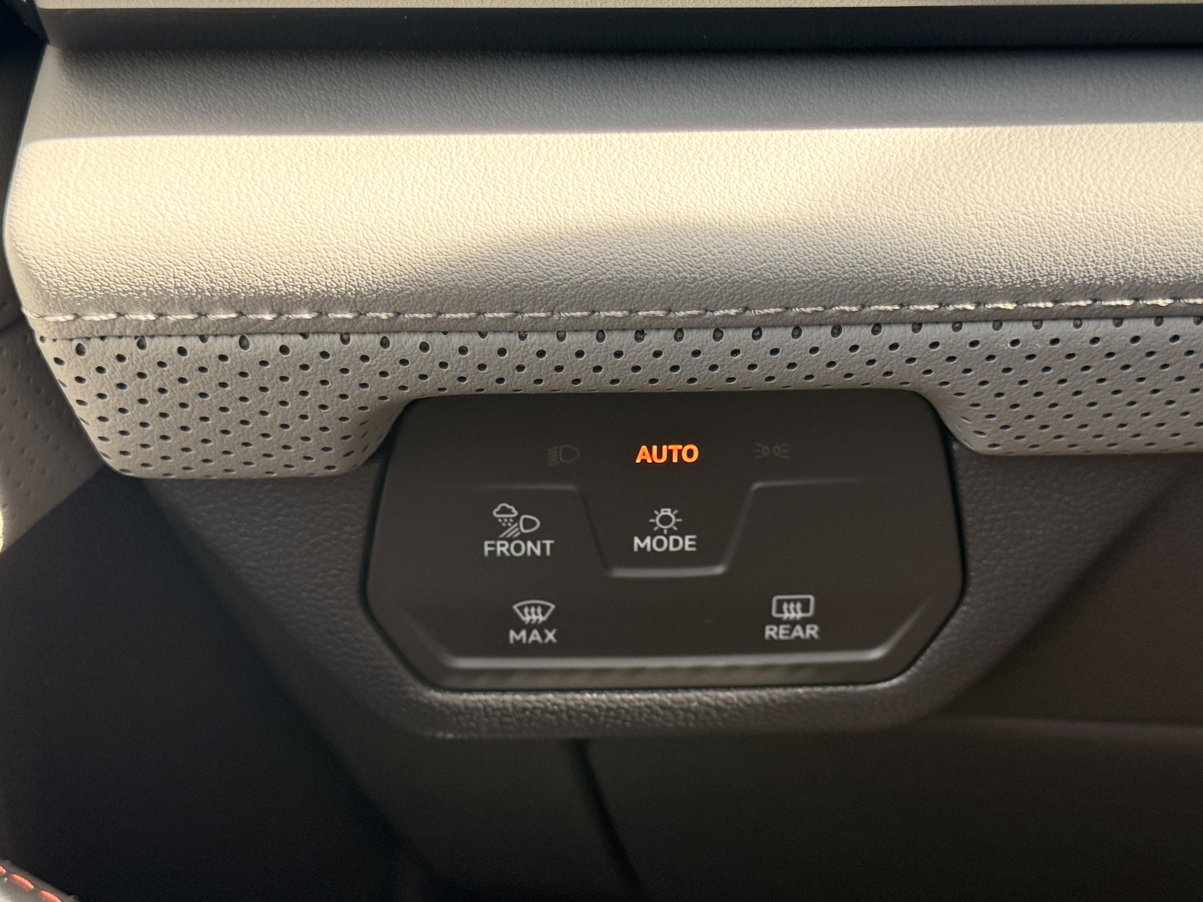 Certified Used 2025  Volkswagen 2.0T Peak Edition image 37