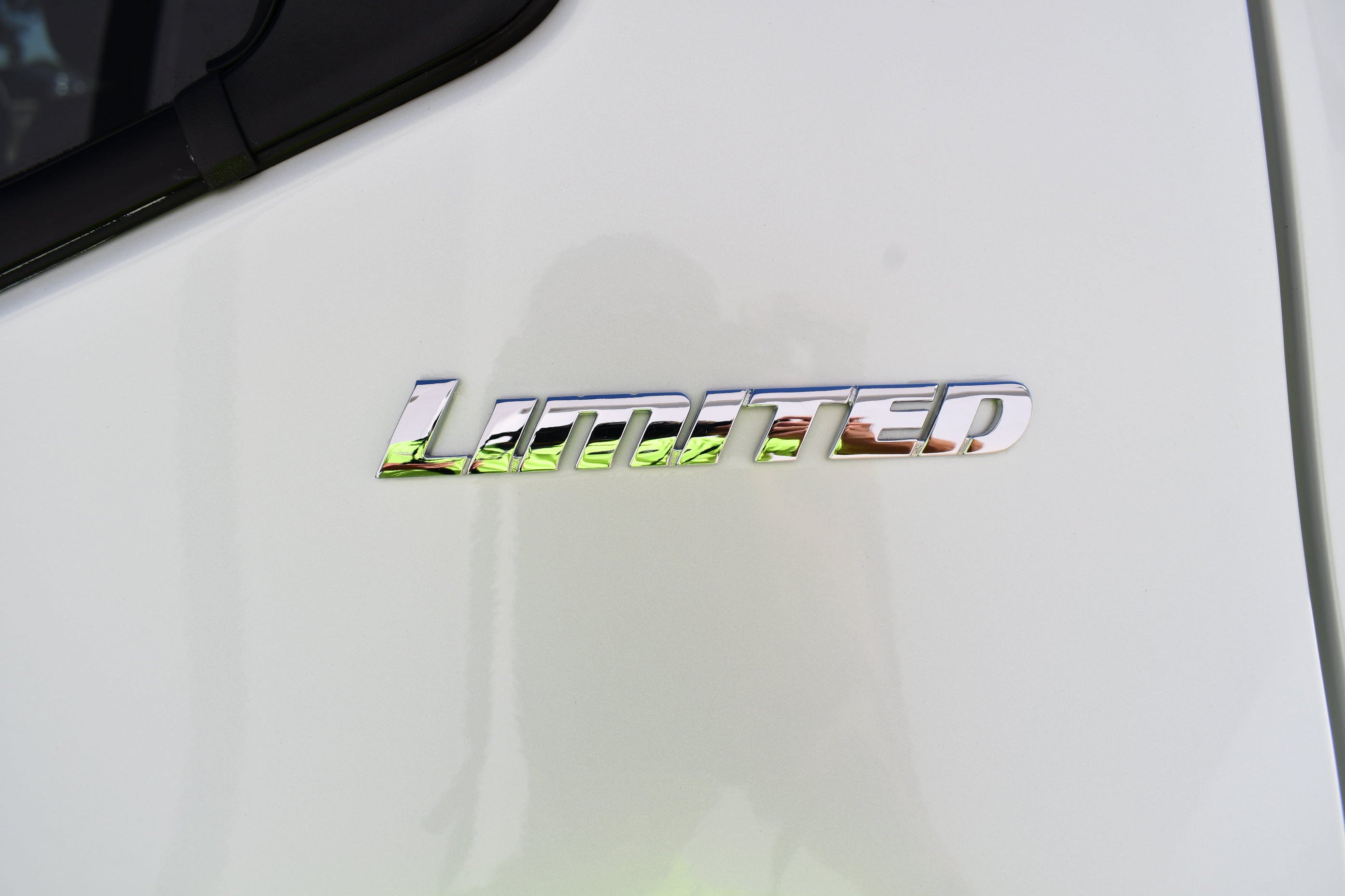 Used 2023  Toyota Limited image 4