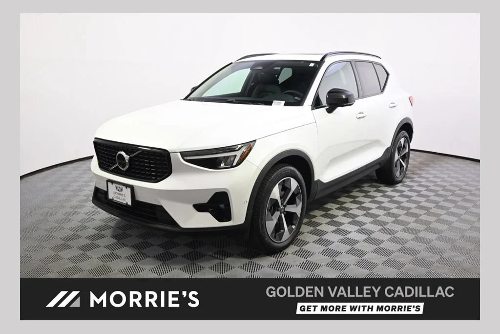 2024 Volvo XC40 B5 Plus Dark AWD's photo