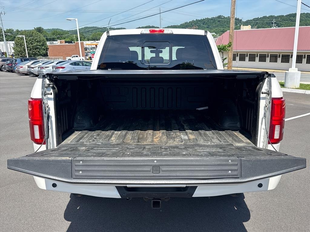 Used 2018 White Platinum Metallic Tri-Coat Ford Platinum image 28
