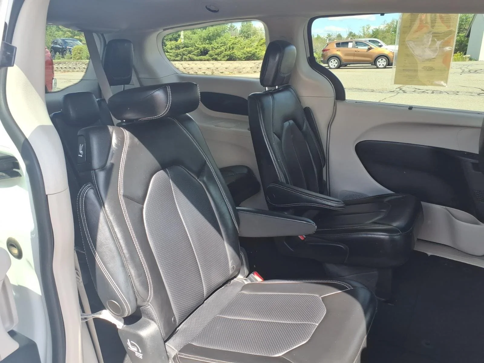 Used 2023 Bright White Clearcoat Chrysler Touring L image 13