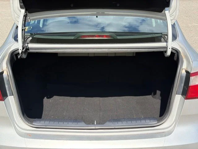 Used 2017 Silver Kia LX image 21