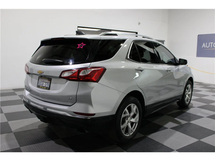 Used 2018 Silver Ice Metallic Chevrolet LT image 4