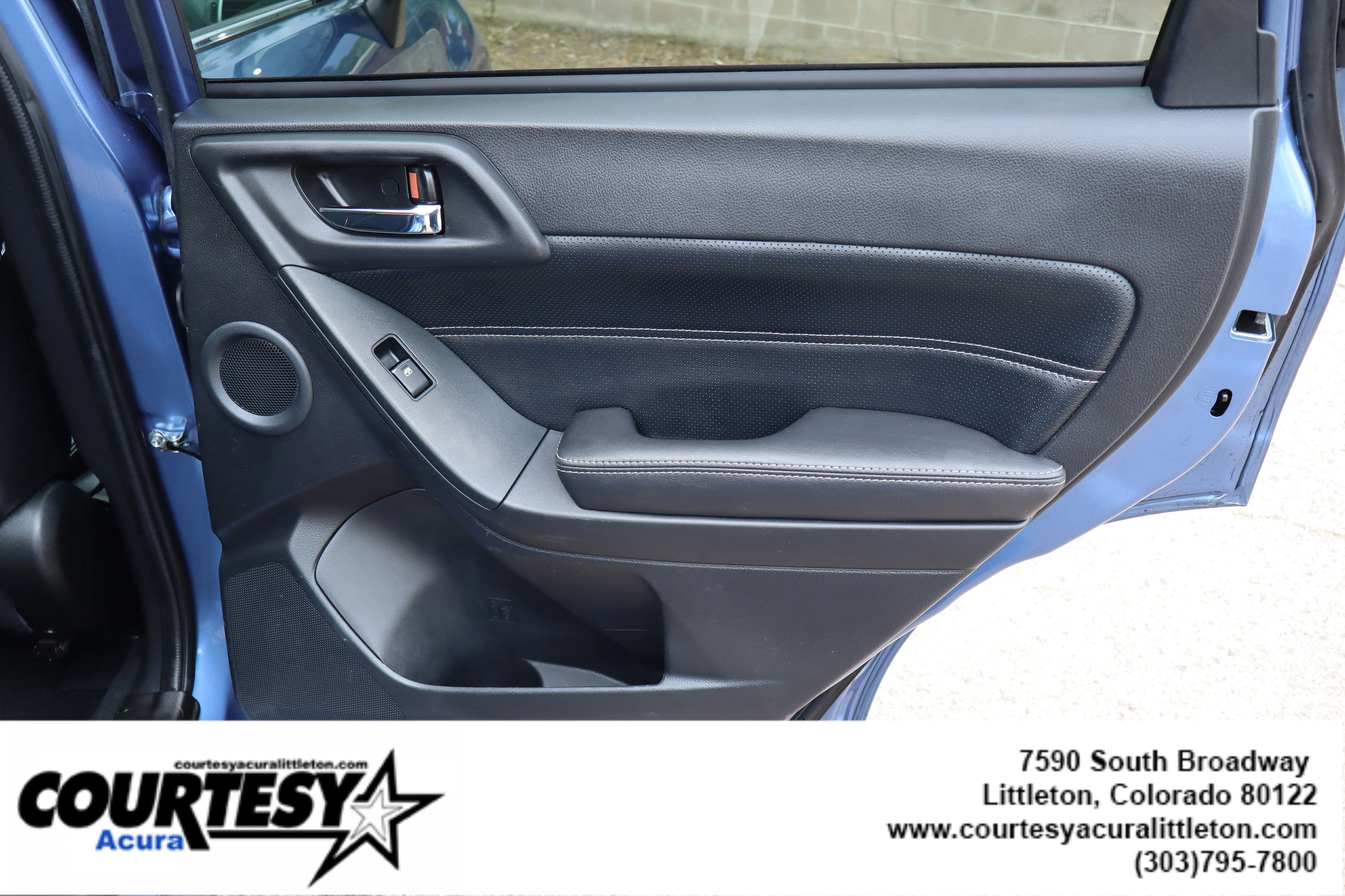 Used 2018 Quartz Blue Pearl Subaru Touring image 32