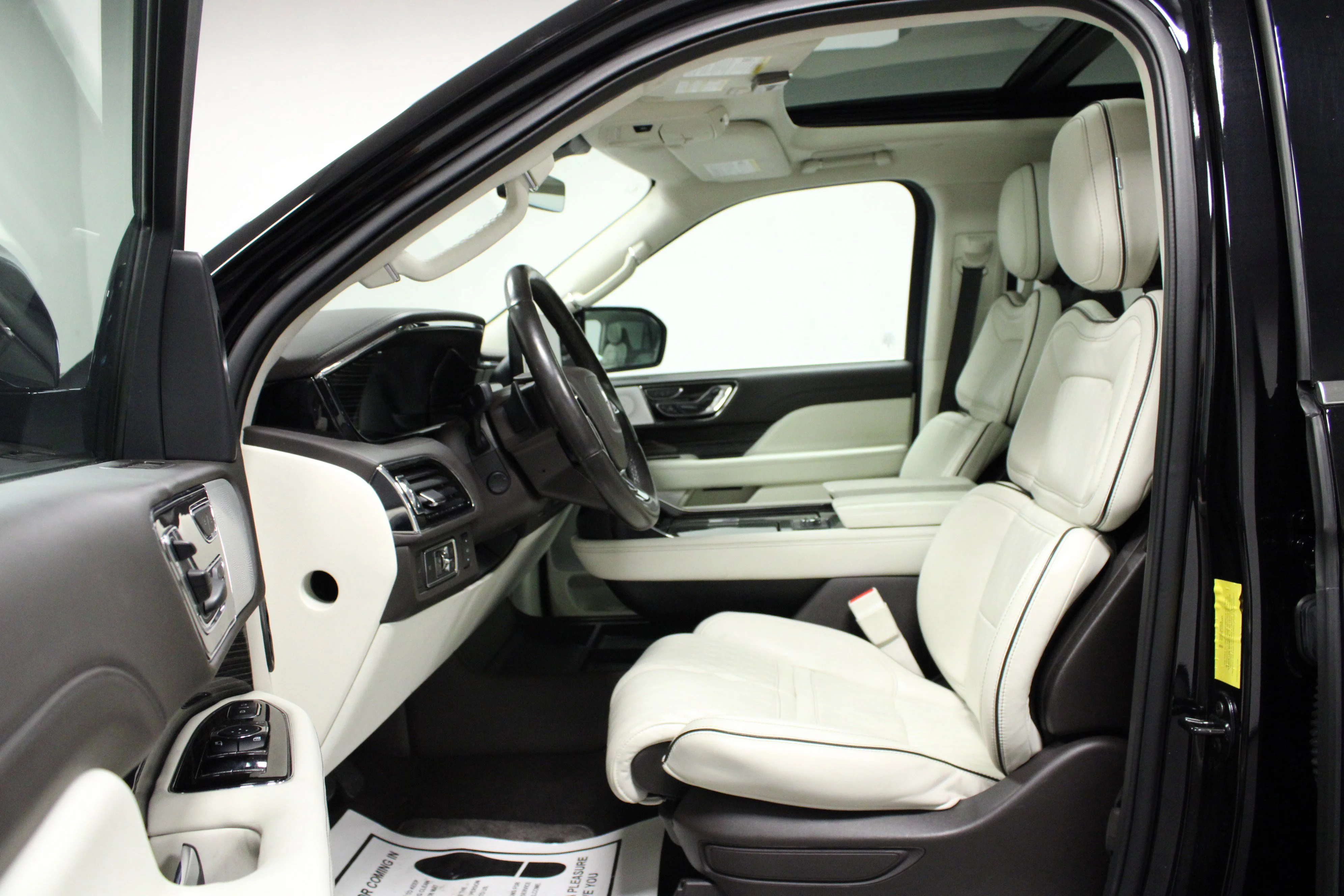 Used 2023 Black Metallic Lincoln Black Label image 12