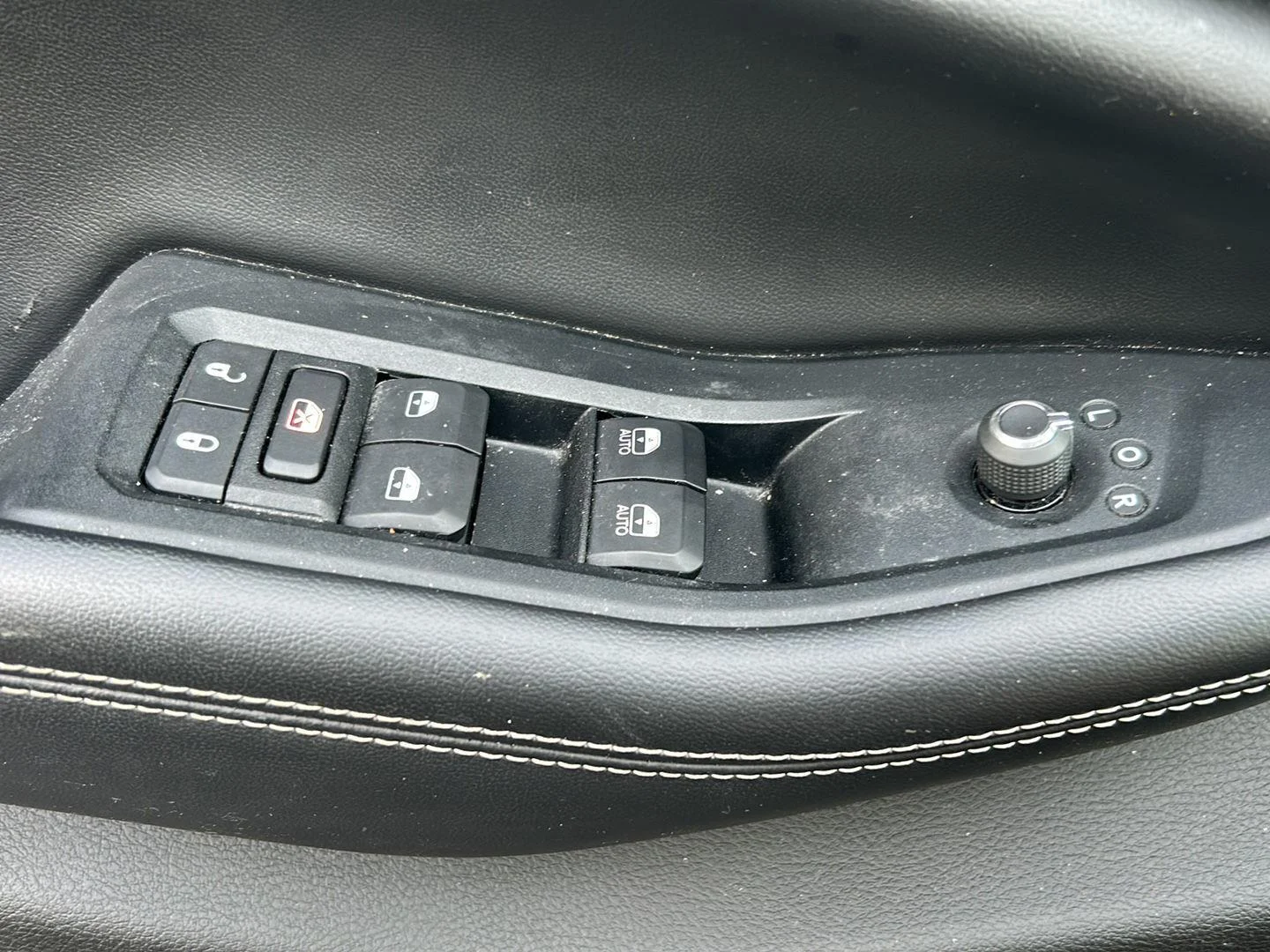 Used 2023 Metallic Jeep Altitude image 12