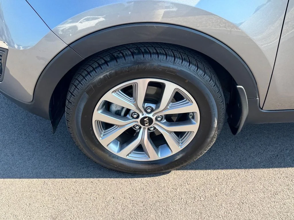 Used 2016 Silver Kia LX image 15