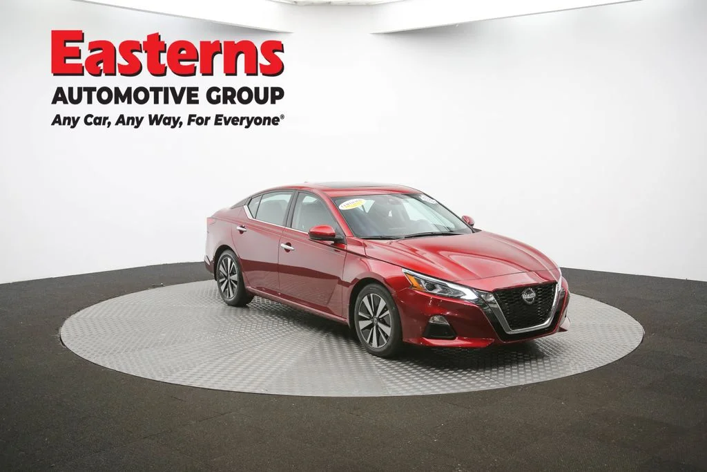 Used 2021 Red Nissan 2.5 SV image 49