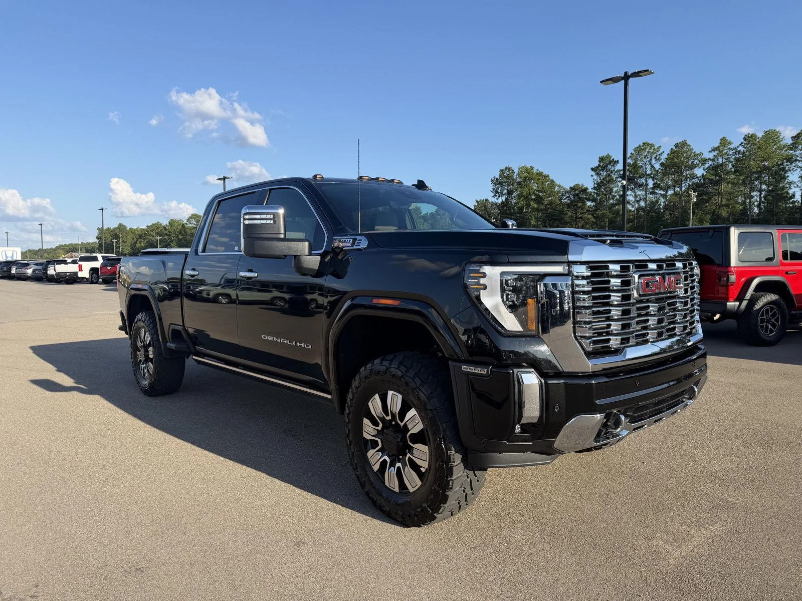 Used 2025 Onyx Black GMC Denali image 3